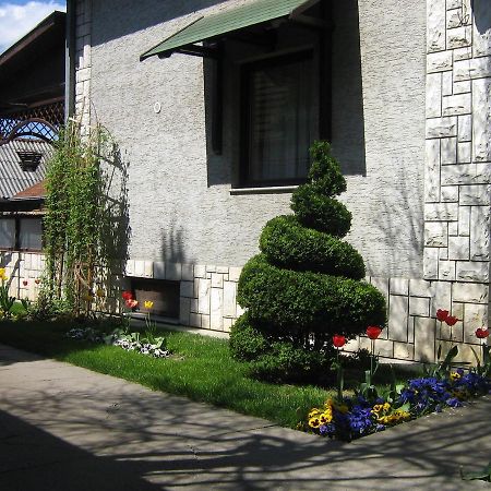 Domacinstvo Opavski Backi Petrovac Exterior photo